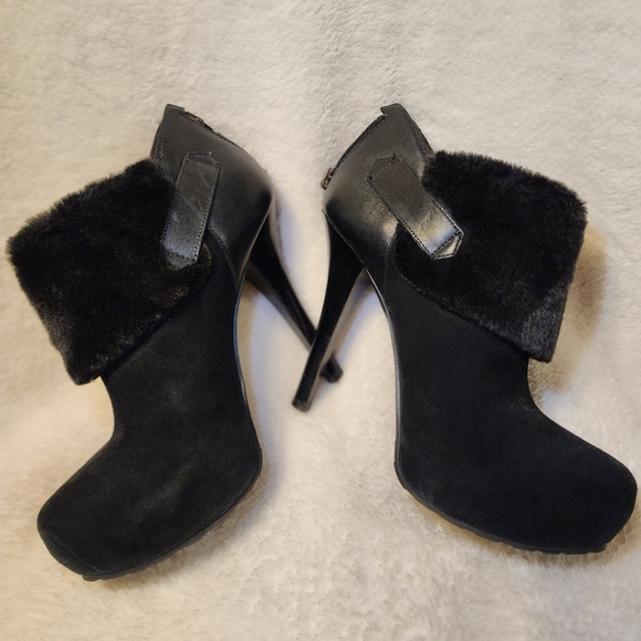 Shoes - Picture 2 of 4